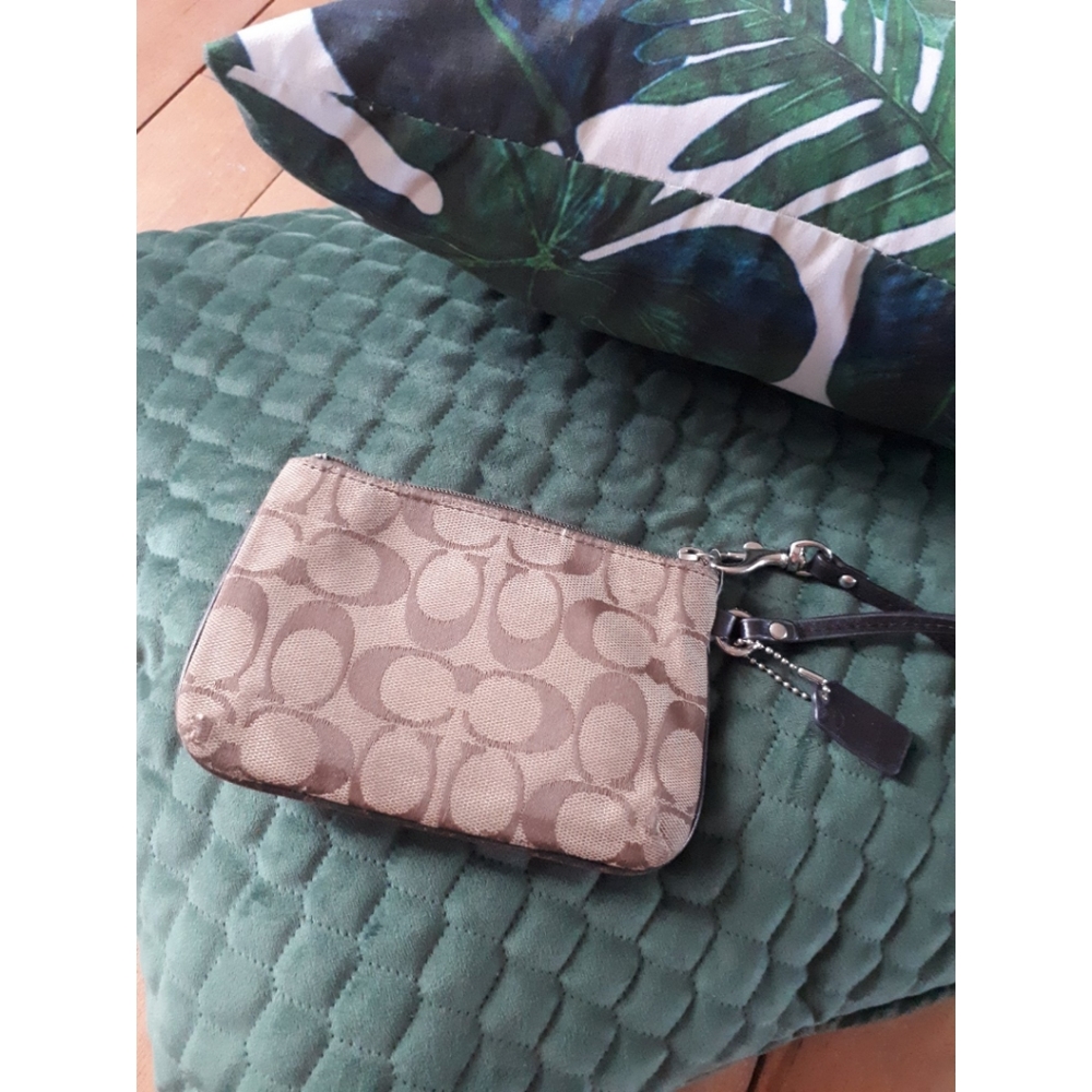 🍂Coach wristlet🍂 - Picture 3 of 6